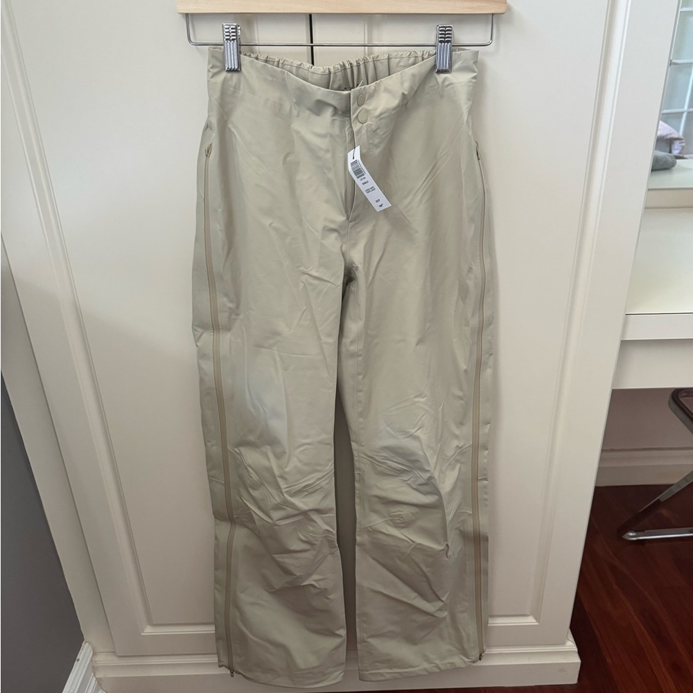 BNWT Aritzia waterproof hiking pants